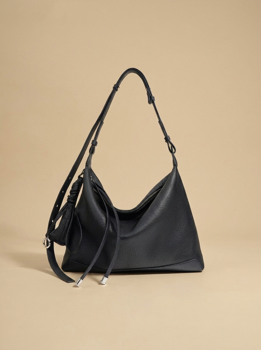 Noémie Everyday Tote studio shot on warm sand backdrop